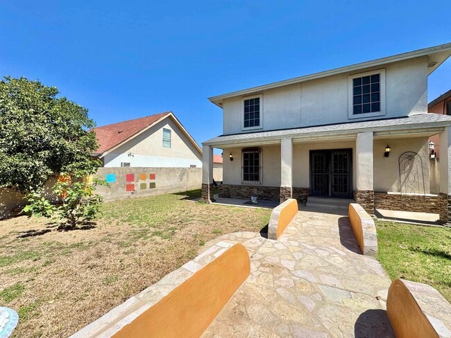 Building Photo - 210 Leon Ave