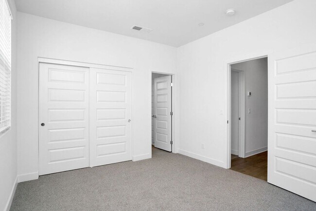 Building Photo - Gorgeous brand new townhome in 3Roots! End...