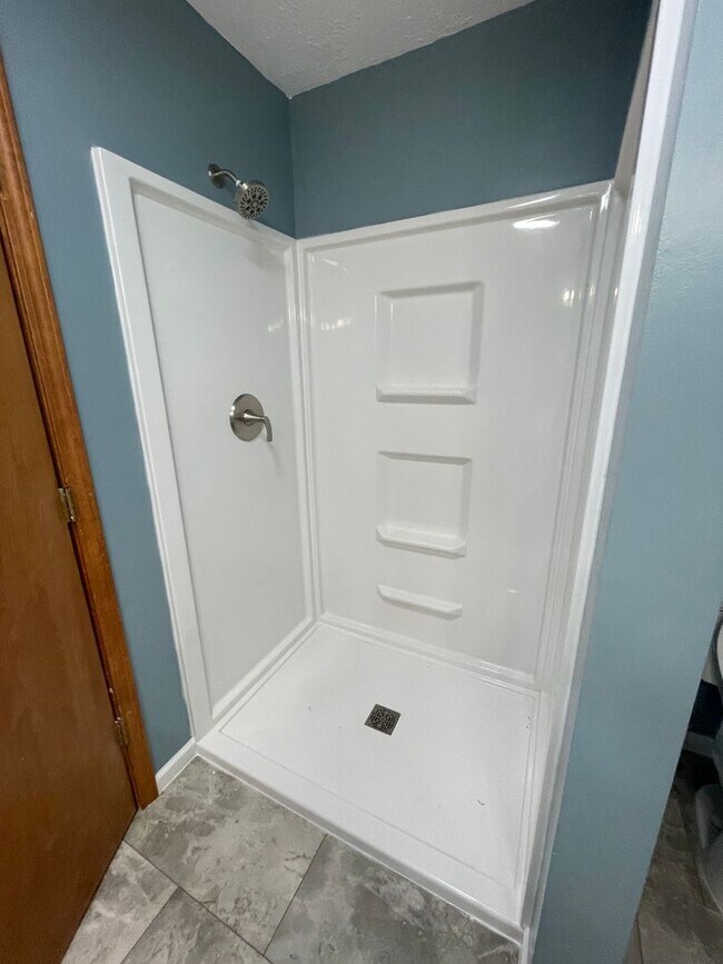 Building Photo - Now Available! Gorgeous Walkout Basement Home with a Pool, Ozark