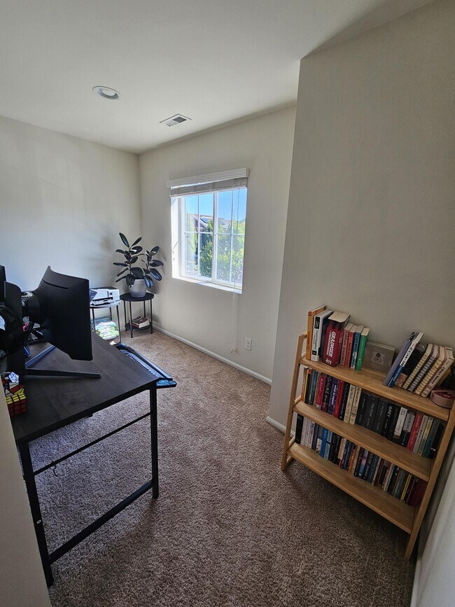 Building Photo - 2417 Fiddleback St NE