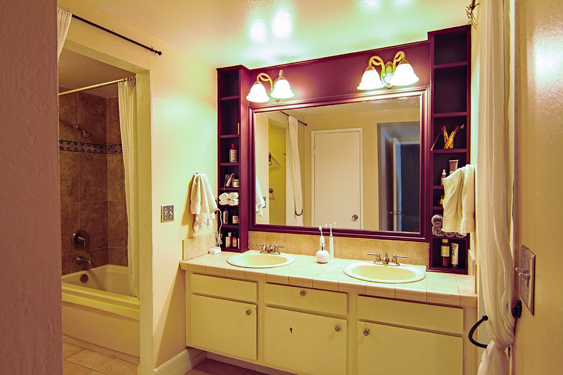 One of the three full baths. - 2838 Luciernaga St