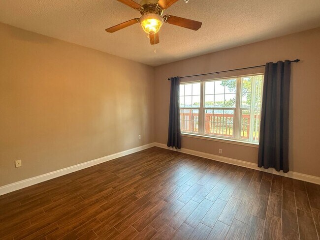 Building Photo - 5 Laguna St