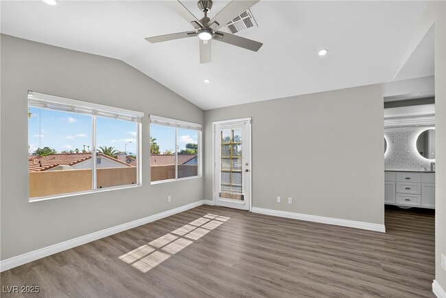 Building Photo - 636 Thornewood Pl
