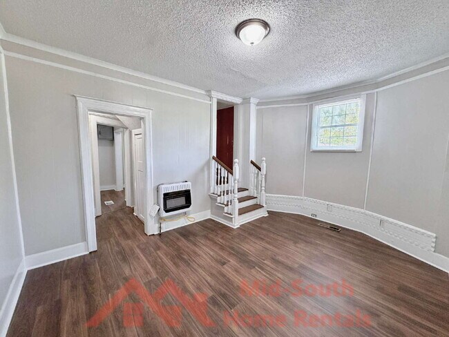 Building Photo - 1561 Foster Ave