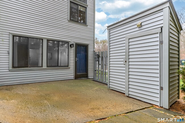 Building Photo - 5 Talcott Forest Rd