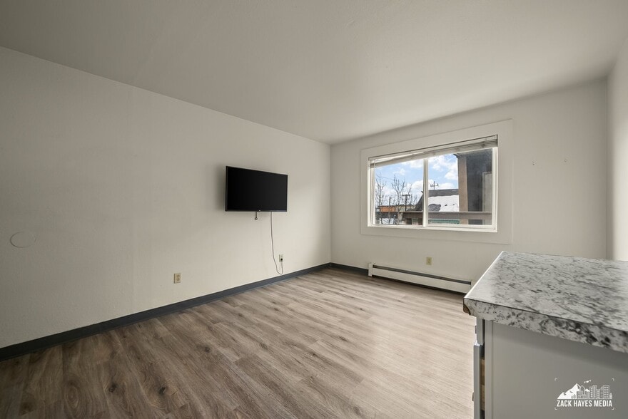 Building Photo - 618 Gambell St