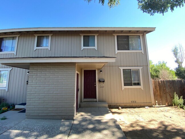 Primary Photo - 1060-1062 12th St.