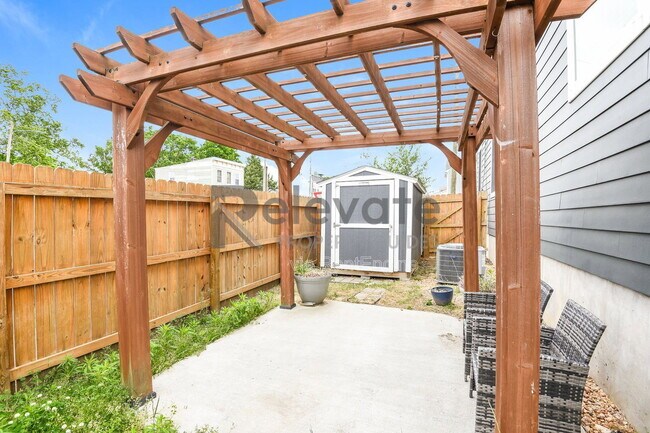Building Photo - 3018 S Street