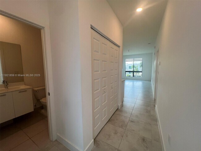 Building Photo - 4636 NW 84th Ave