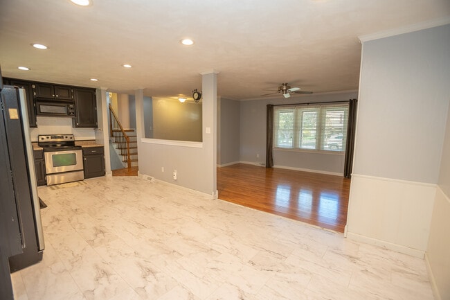 Building Photo - 710 Earl Lee Dr