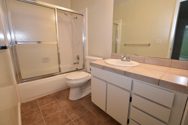Building Photo - Bright Cambrian 3 Bedroom 2.5 Bath Home w/Office