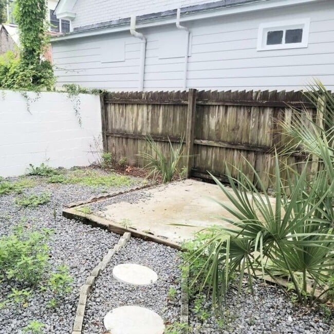 Building Photo - Available 8/1. Beautiful 3 BR/2 BA Home in the Heart of Downtown Charleston!