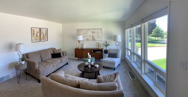 Building Photo - Beautifully Updated 3 Bedroom 1 Bath Home ...