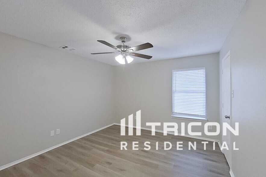Building Photo - 608 Canyon Pl