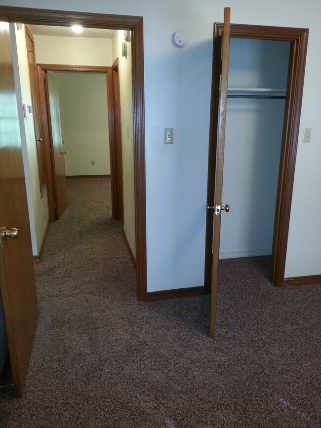 Building Photo - 128 Debra Ln