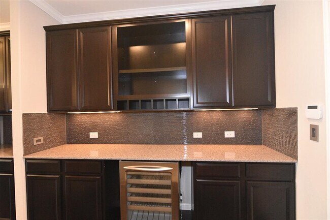 Building Photo - 13400 Briarwick Dr
