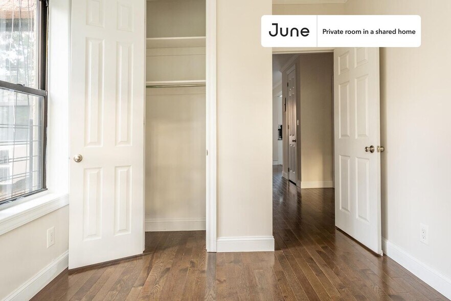 Building Photo - Private bedroom in 4 bed/1 bath Home