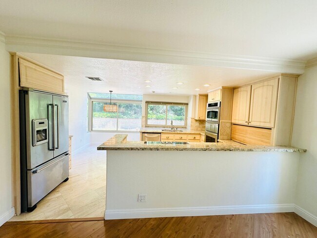 Building Photo - 6635 Soaring Dr