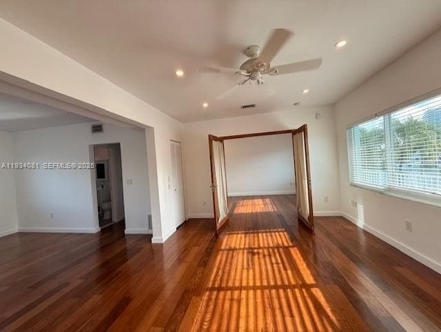 Building Photo - 7207 Bay Dr