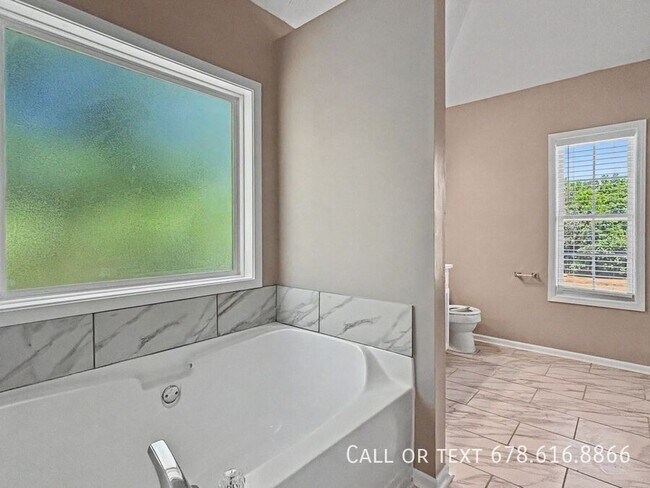 Building Photo - 80 Rivercrest Ln