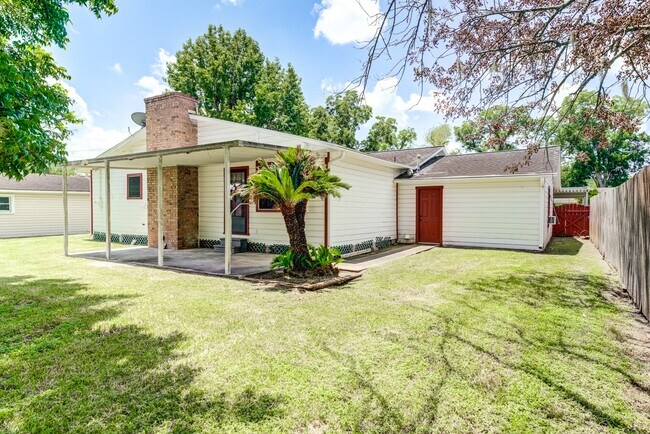 Building Photo - 305 Yaupon St