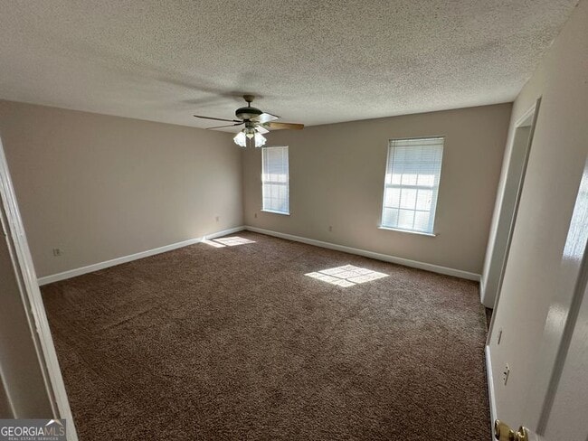 Building Photo - 500 Holly Dr