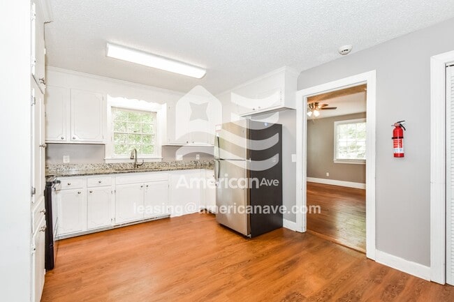 Building Photo - 2894 Elm St
