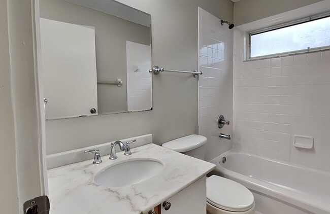 Building Photo - 530 Scarlet Maple Ct