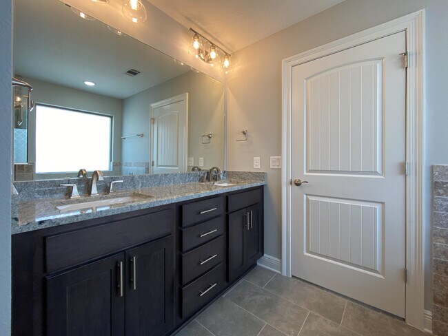 Building Photo - 2789 Riverside Landing Dr