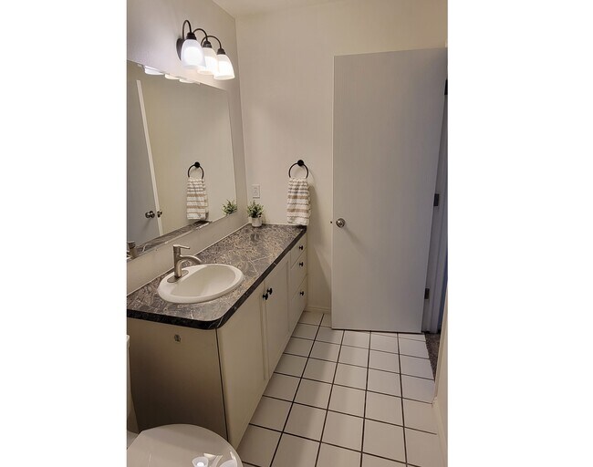 Building Photo - 545 W 600 N