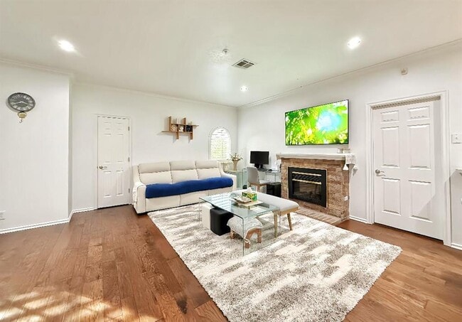 Building Photo - 6162 N Brookline Ave