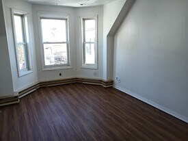 Building Photo - 10 Flint St