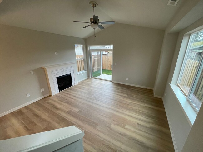 Building Photo - Modern 3b/2ba Energy Star Certified Home I...