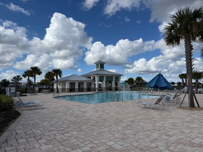 Building Photo - 5/4 spacious Saint Cloud Home