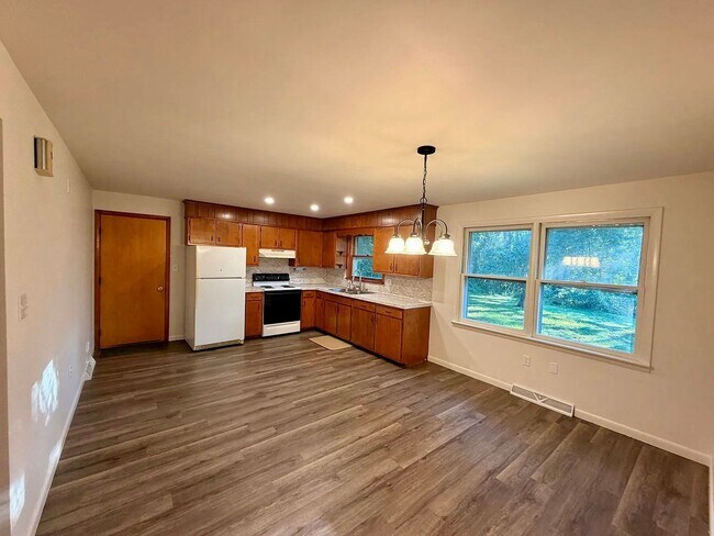 Building Photo - 329 Fairview Dr