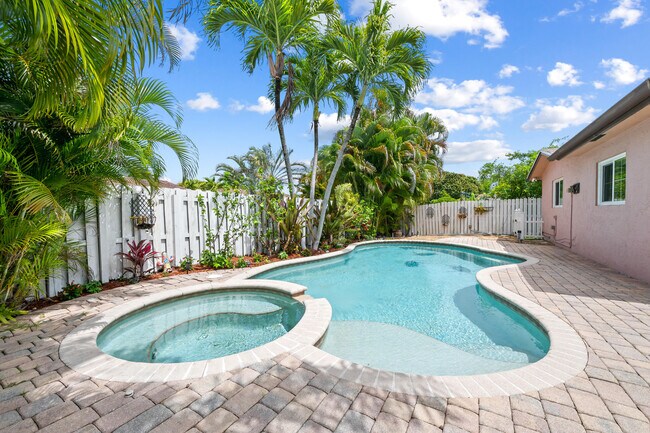 Building Photo - 313 SE 4th Terrace