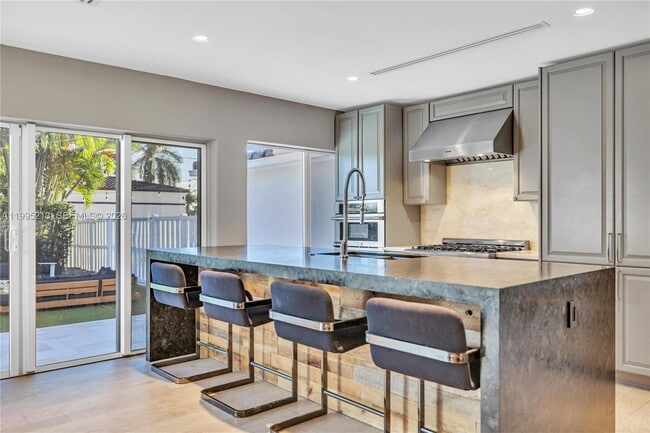 Building Photo - 750 Harrison St