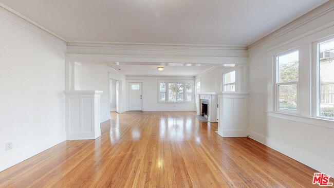 Building Photo - 1436 S Norton Ave