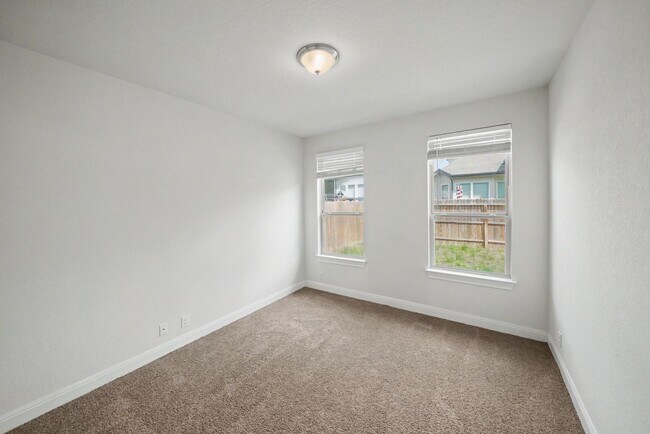Building Photo - Stunning 4BR Home with 3-Car Garage in Turning Stone - Realtor Commission: $750