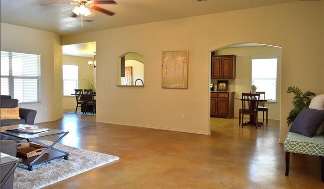 Building Photo - 2711 Tara Dr