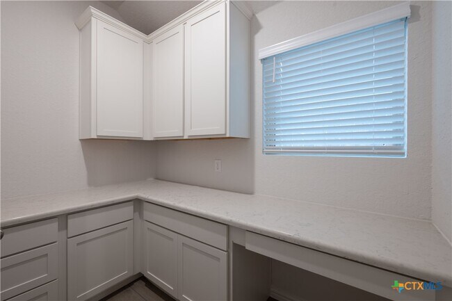 Building Photo - 2089 Egret Ave