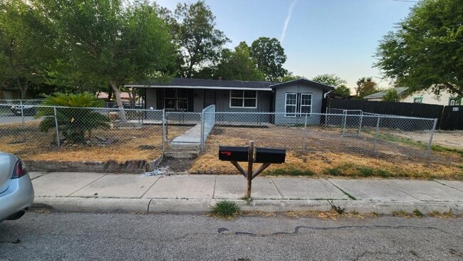 Building Photo - 971 Chalmers Ave