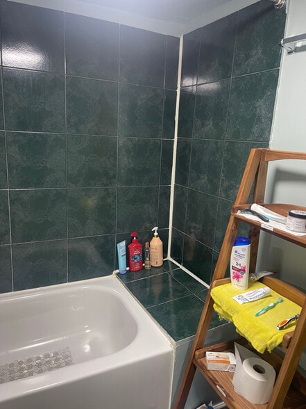 Building Photo - 4926 W Medill Ave