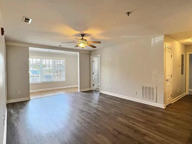 Building Photo - 144 N Hines St