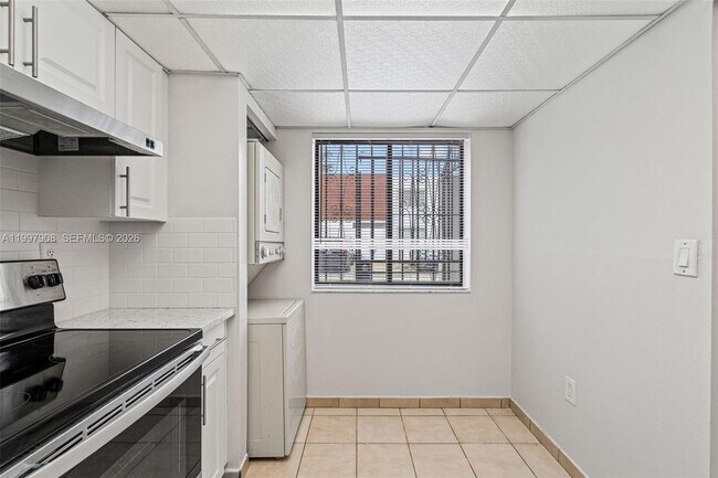 Building Photo - 319 NW 109th Ave