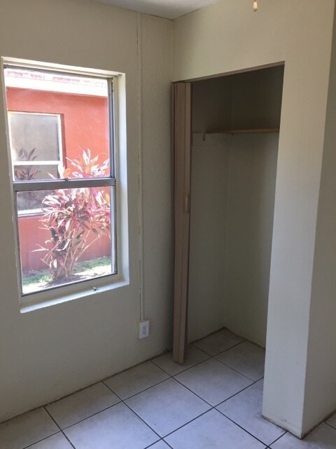 Building Photo - 2-1 Apartment