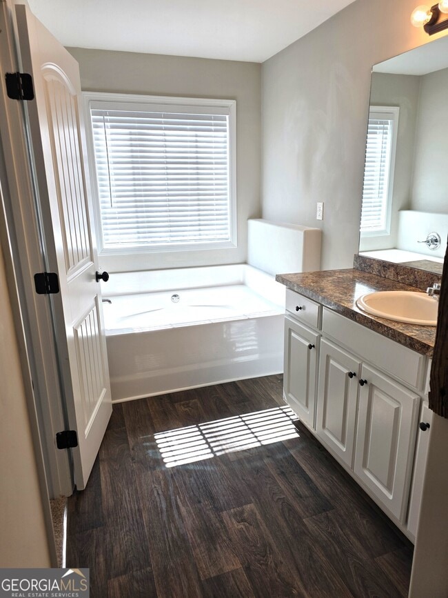 Building Photo - 1700 Riveredge Walk