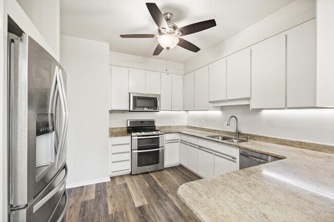 Building Photo - 1641 Parkside Cir
