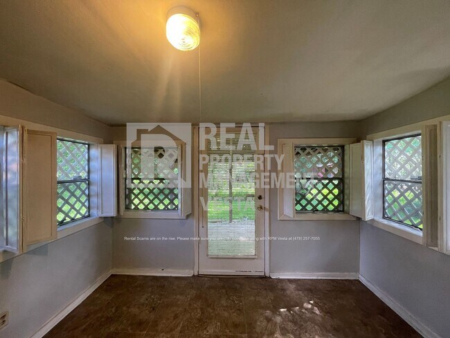 Building Photo - 3278 O'Hara Dr N