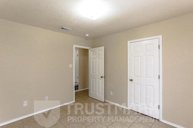 Building Photo - 4409 July Dr